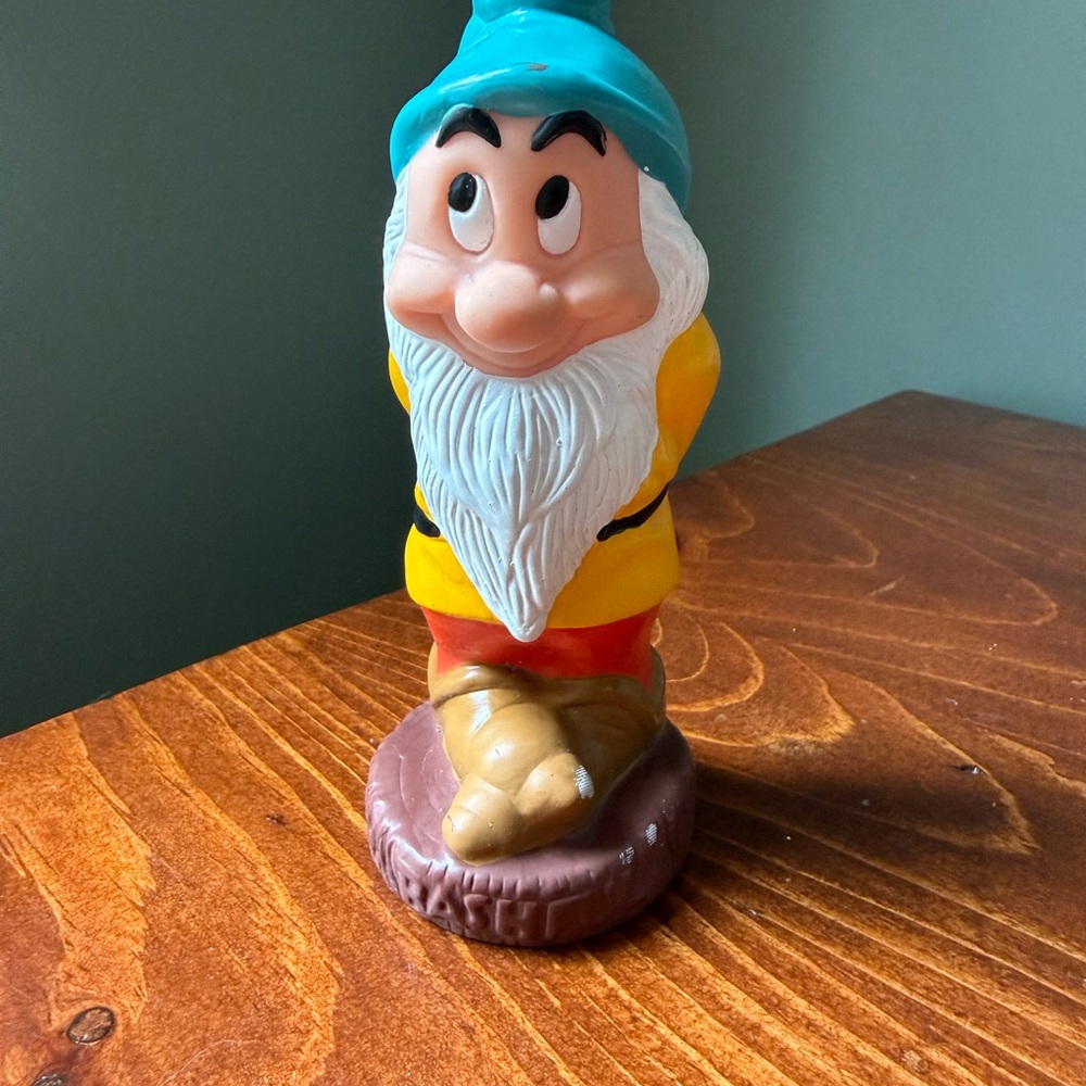 Disney Seven Dwarfs Vintage Squeak Toy Figurine Full Lot Set of 7 Like New - Picture 9 of 12